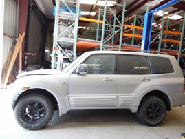 2001 MITSUBISHI MONTERO LIMITED SILVER 3.5L AT 4WD 183860